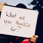Le pouvoir de la gratitude : comment un simple geste peut transformer notre état d’esprit