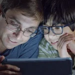 Les relations intergénérationnelles : ce que nous apprenons les uns des autres à travers le temps