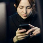 L’impact des réseaux sociaux sur notre perception des hormones et du corps
