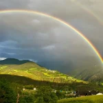 Les arcs-en-ciel de nuit : un phénomène lumineux rare et fascinant